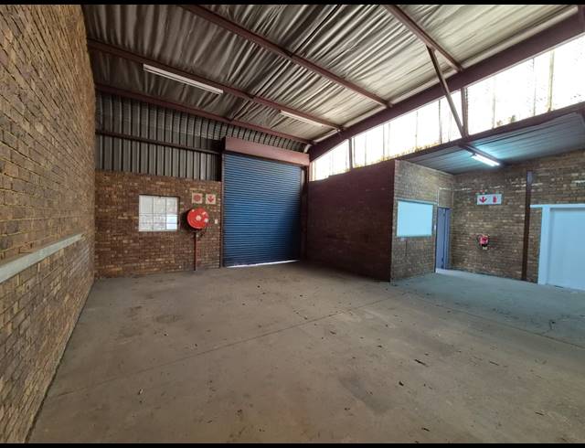 172M² WAREHOUSE TO LET IN WADEVILLE